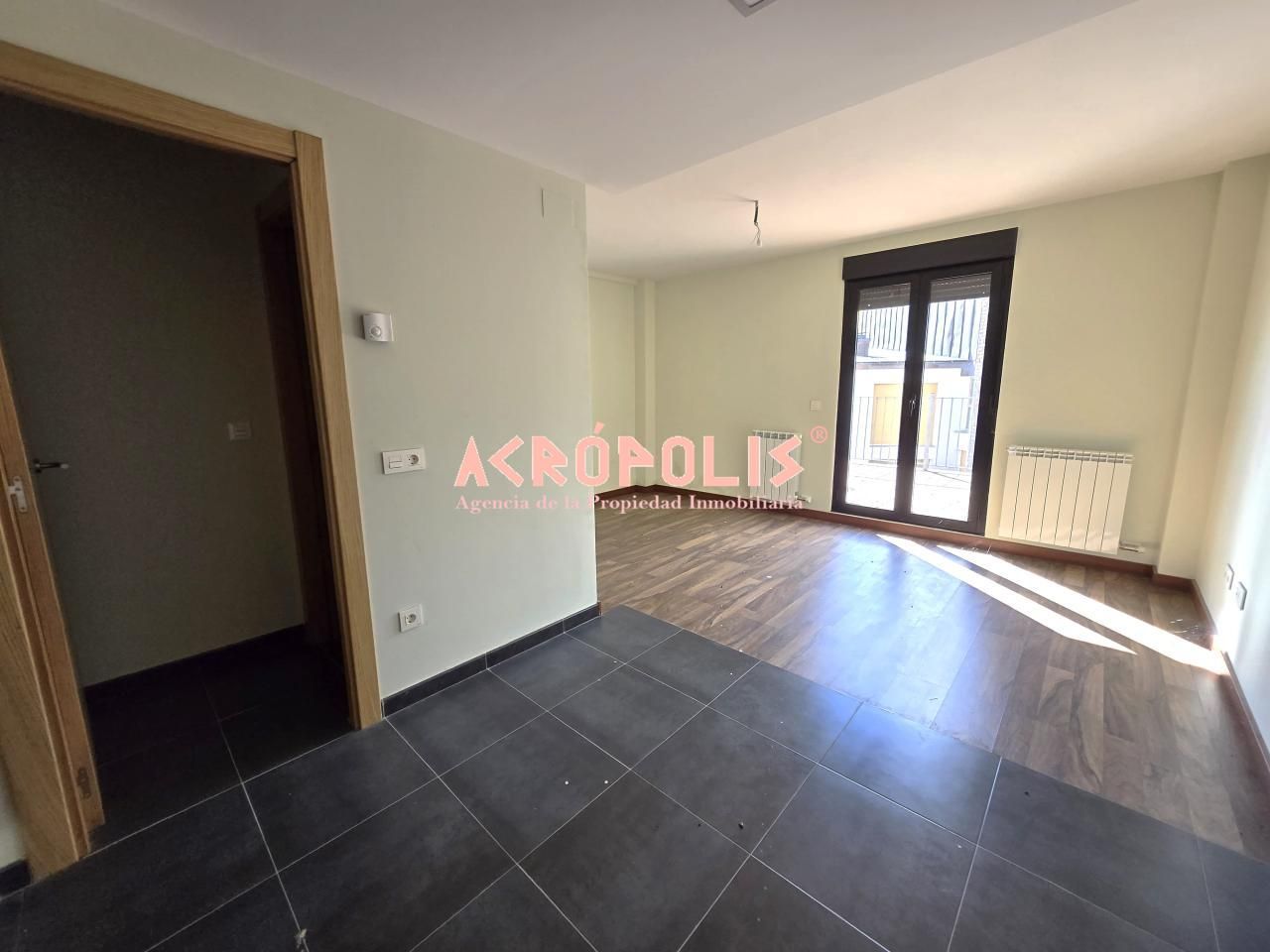 Dormitori de Dúplex en venda en Puebla de Lillo amb Calefacció, Terrassa i Traster