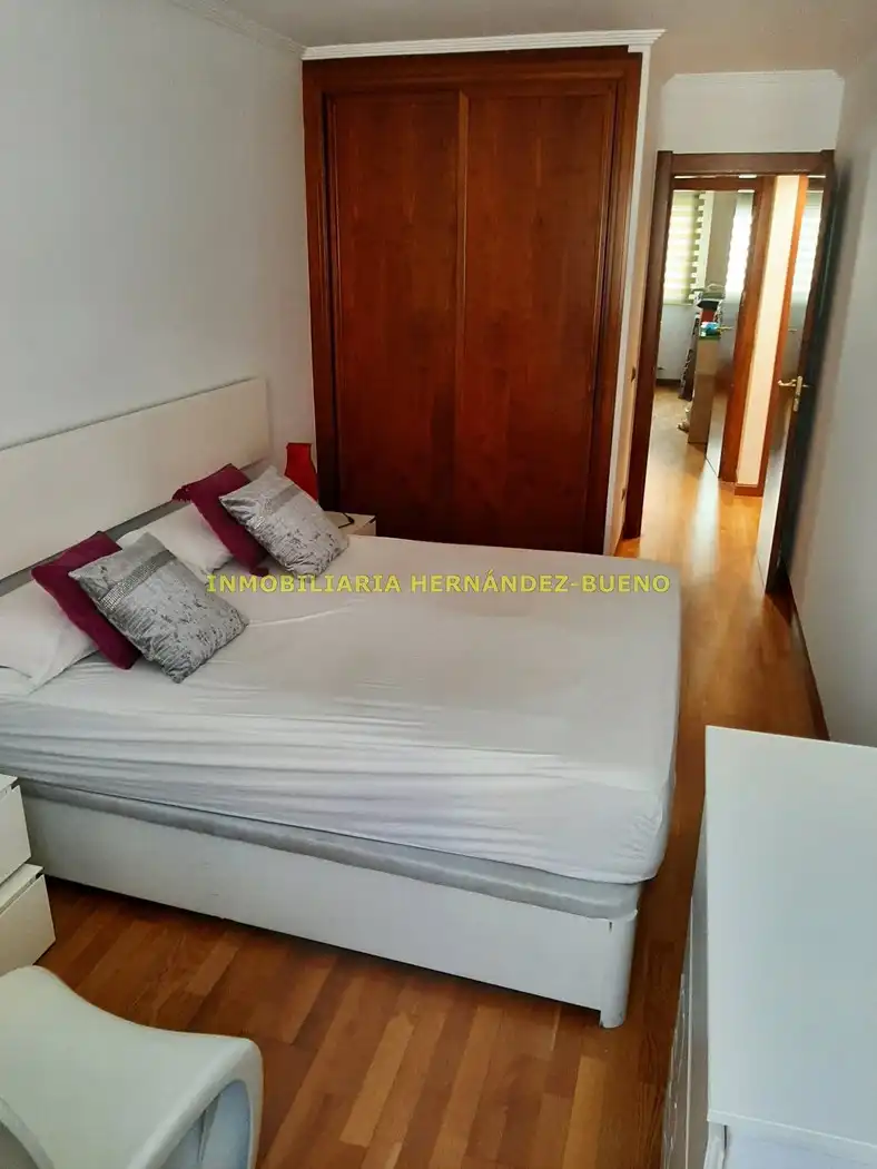 Dormitori de Pis de lloguer en Salamanca amb Calefacció i Moblat