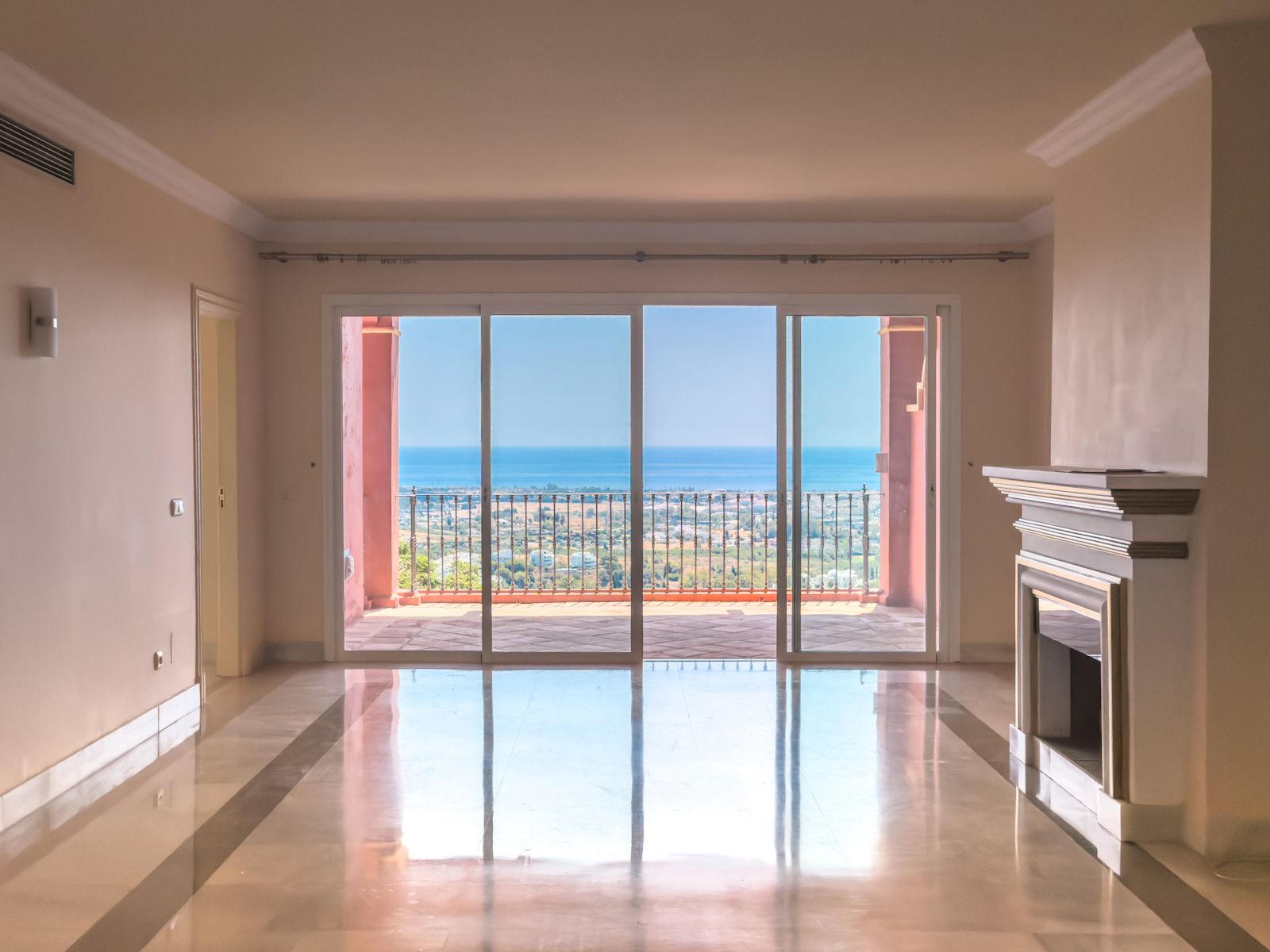 Living room of Apartment for sale in Benahavís  with Heating, Private garden and Terrace