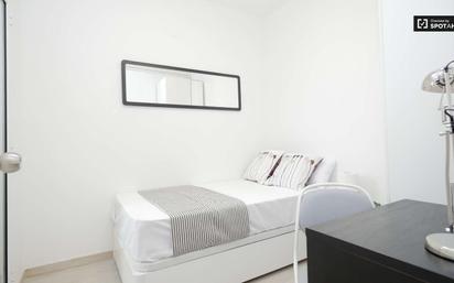 Bedroom of Flat to share in  Barcelona Capital  with Air Conditioner, Heating and Terrace