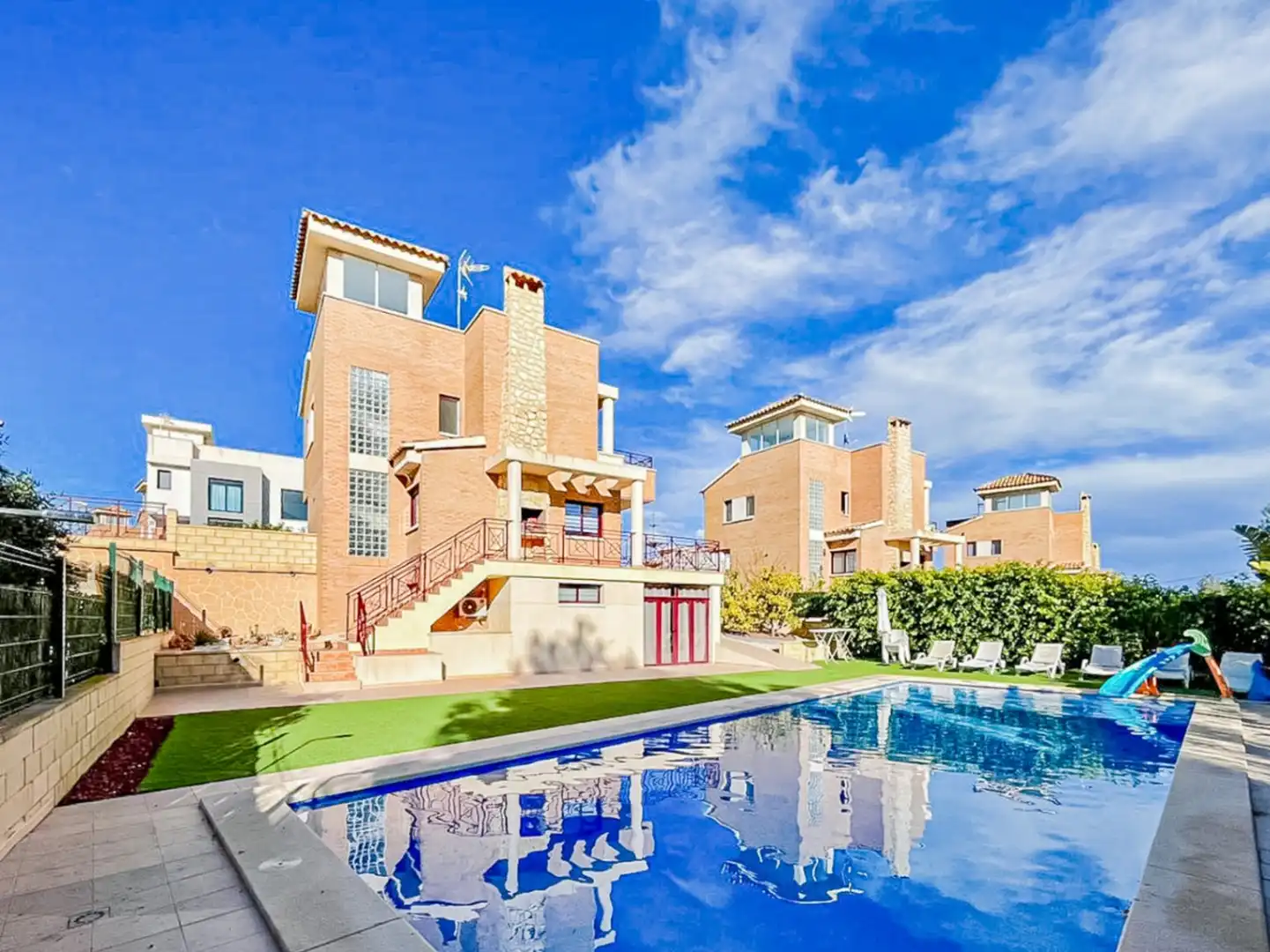 Vista exterior de Casa o xalet en venda en Montebello - Nou Espai