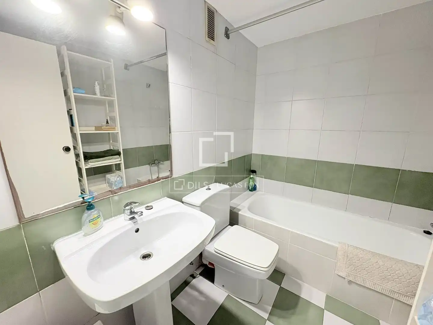 Baño de Piso de alquiler en Eivissa con Amueblado y Balcón