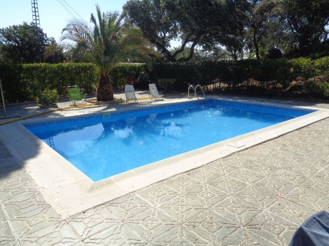 Piscina de Casa o xalet en venda en Cervera de los Montes amb Jardí privat, Traster i Piscina