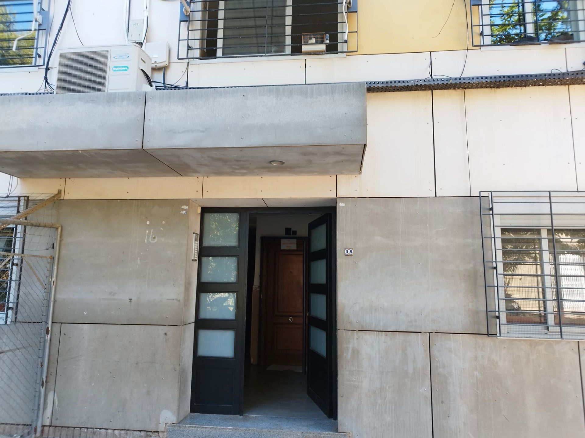 Vista exterior de Piso en venta en Alicante / Alacant con Amueblado