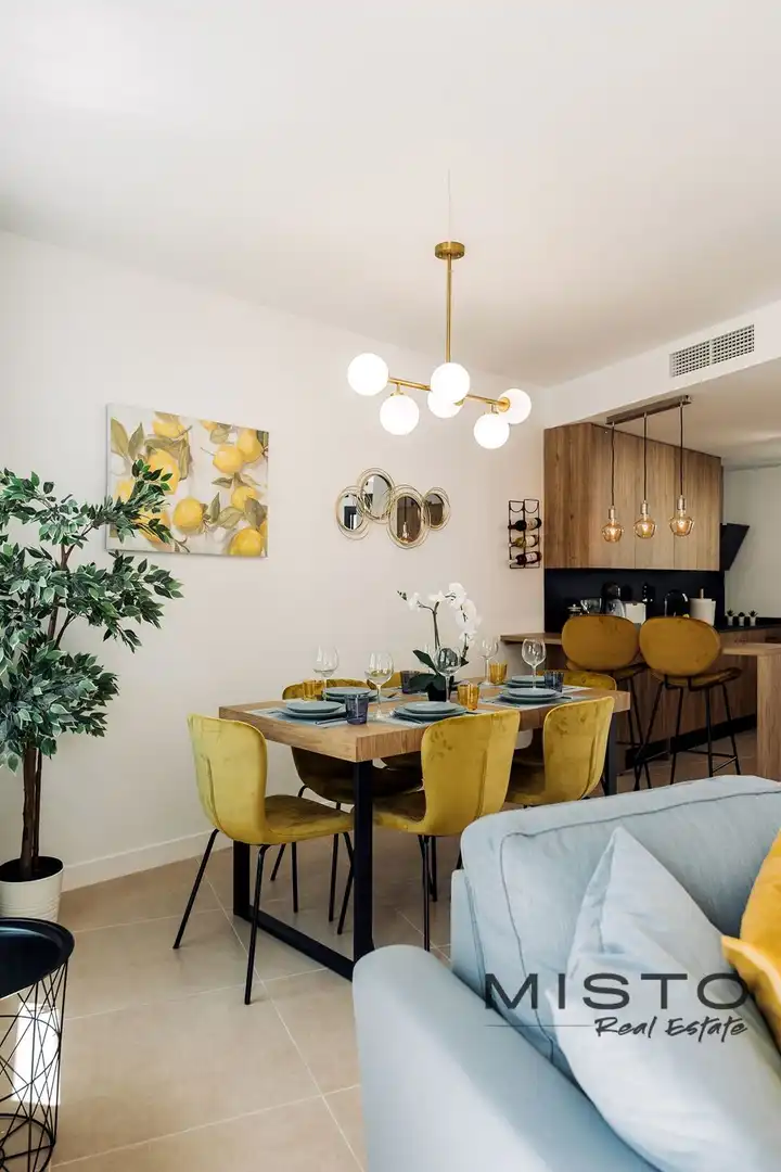 Casa a schiera in vendita a Urb. Dos Hermanas Ii  escalera  planta  puerta, imagen 2