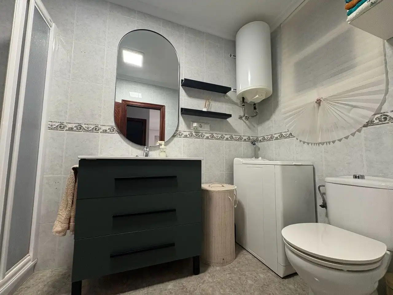 Badezimmer von Wohnung zum Verkauf in Cullera mit Klimaanlage, Privatgarten und Terrasse