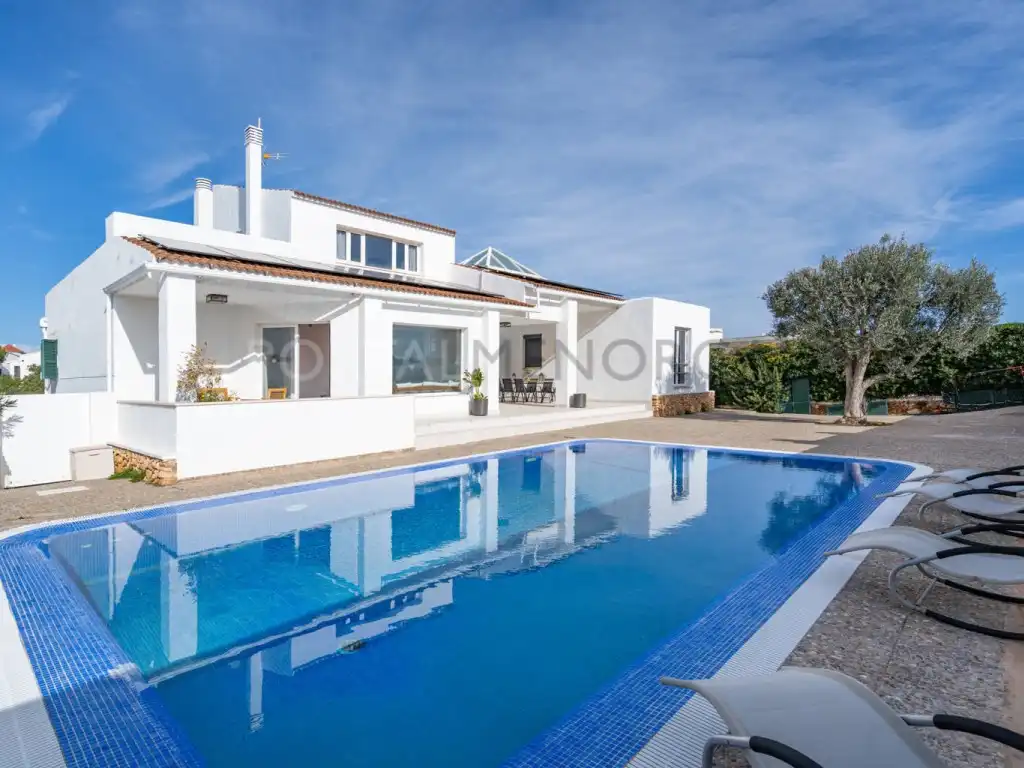 Vista exterior de Casa o xalet en venda en Ciutadella de Menorca amb Piscina