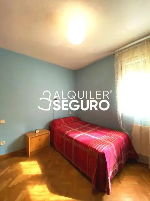 Dormitori de Pis de lloguer en Tres Cantos amb Calefacció i Moblat