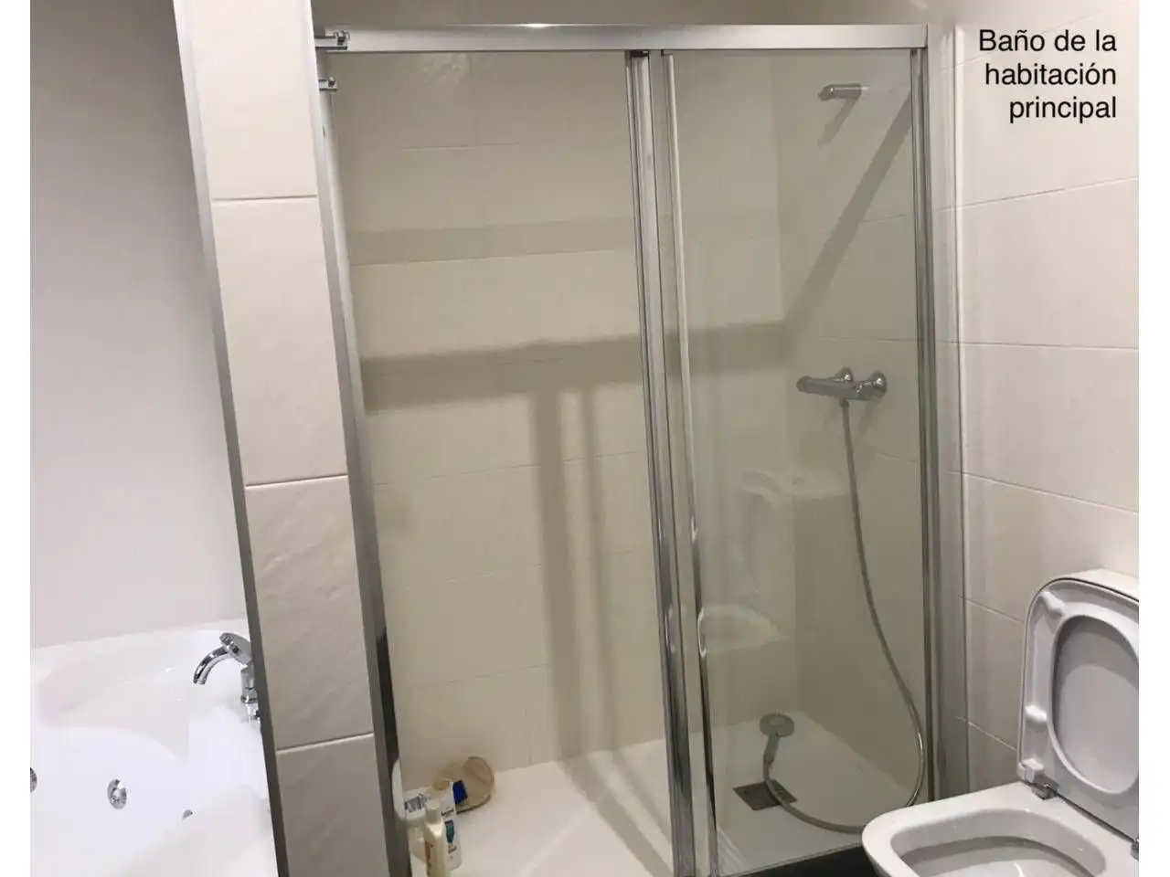 Badezimmer von Haus oder Chalet zum Verkauf in Verín mit Heizung, Privatgarten und Schwimmbad