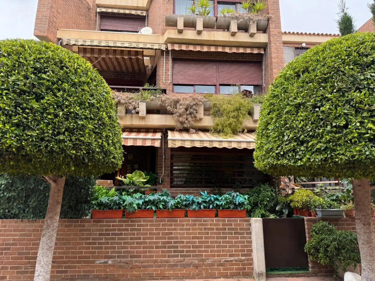 Vista exterior de Casa adosada en venta en Sant Joan d'Alacant con Jardín privado y Piscina comunitaria