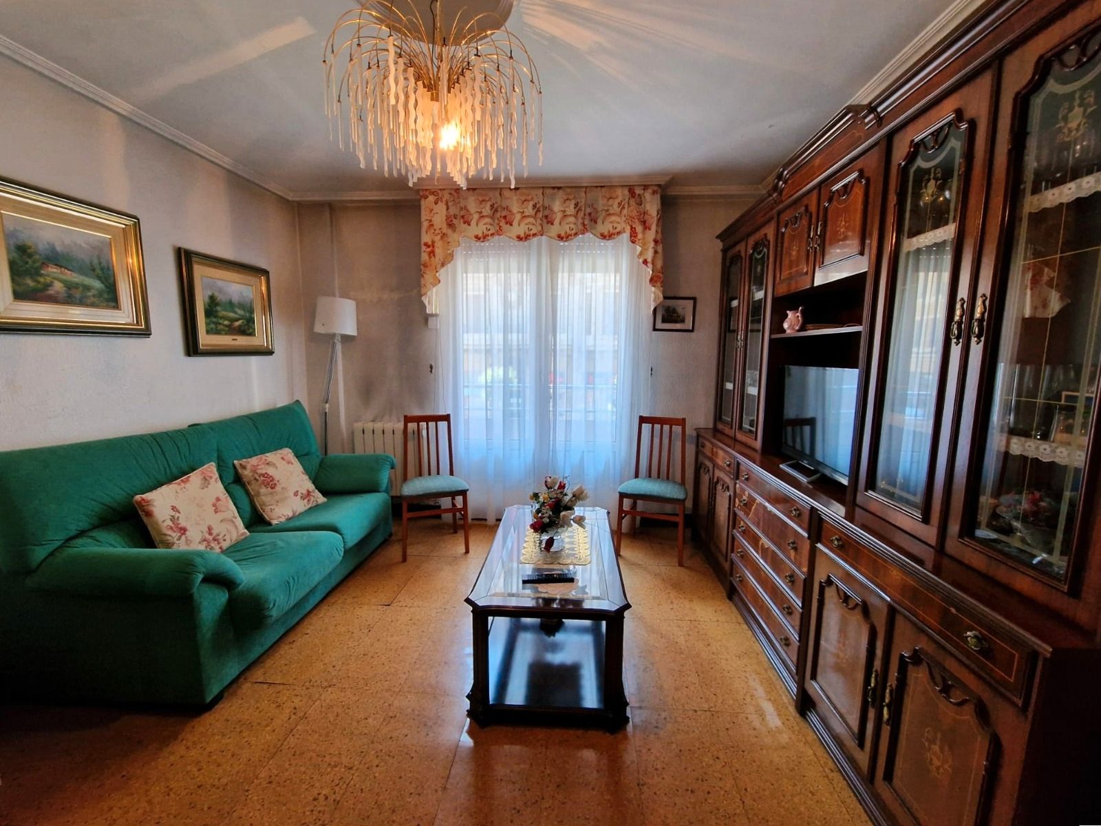 Living room of Flat for sale in Portugalete  with Heating, Furnished and Oven