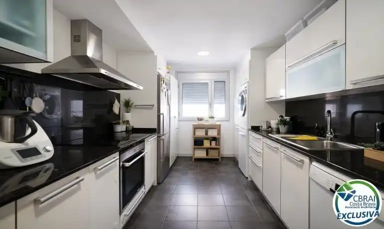 Cuina de Apartament en venda en Roses amb Aire condicionat, Calefacció i Terrassa
