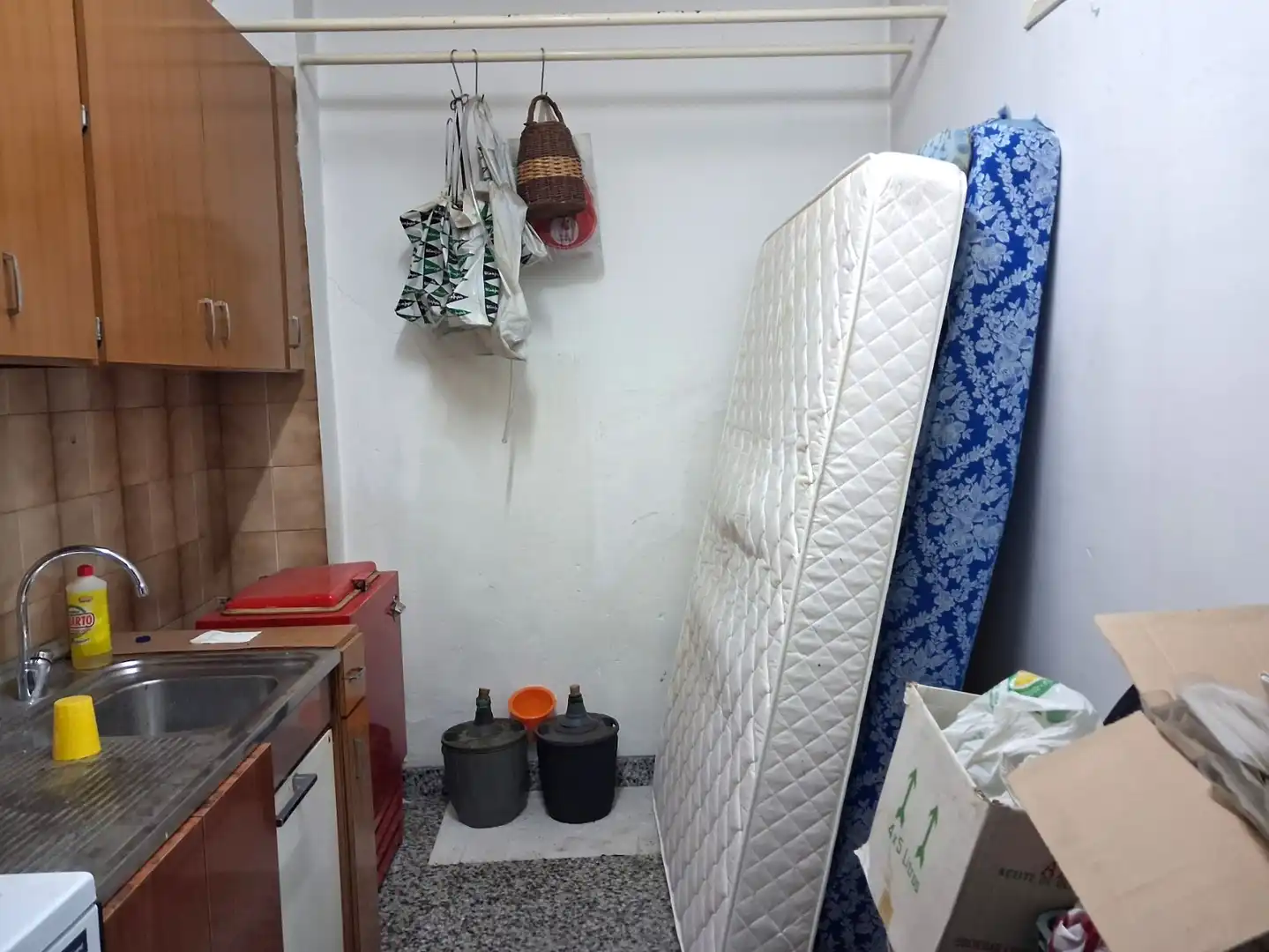Schlafzimmer von Geschaftsraum zum Verkauf in Zaragoza mit Möbliert