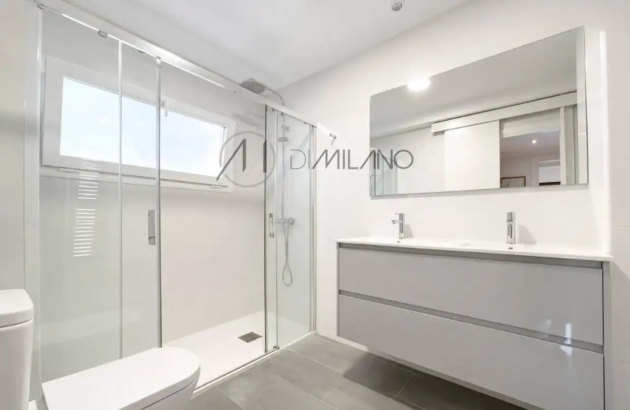 Bathroom of Flat for sale in Pontevedra Capital   with Heating, Storage room and Balcony