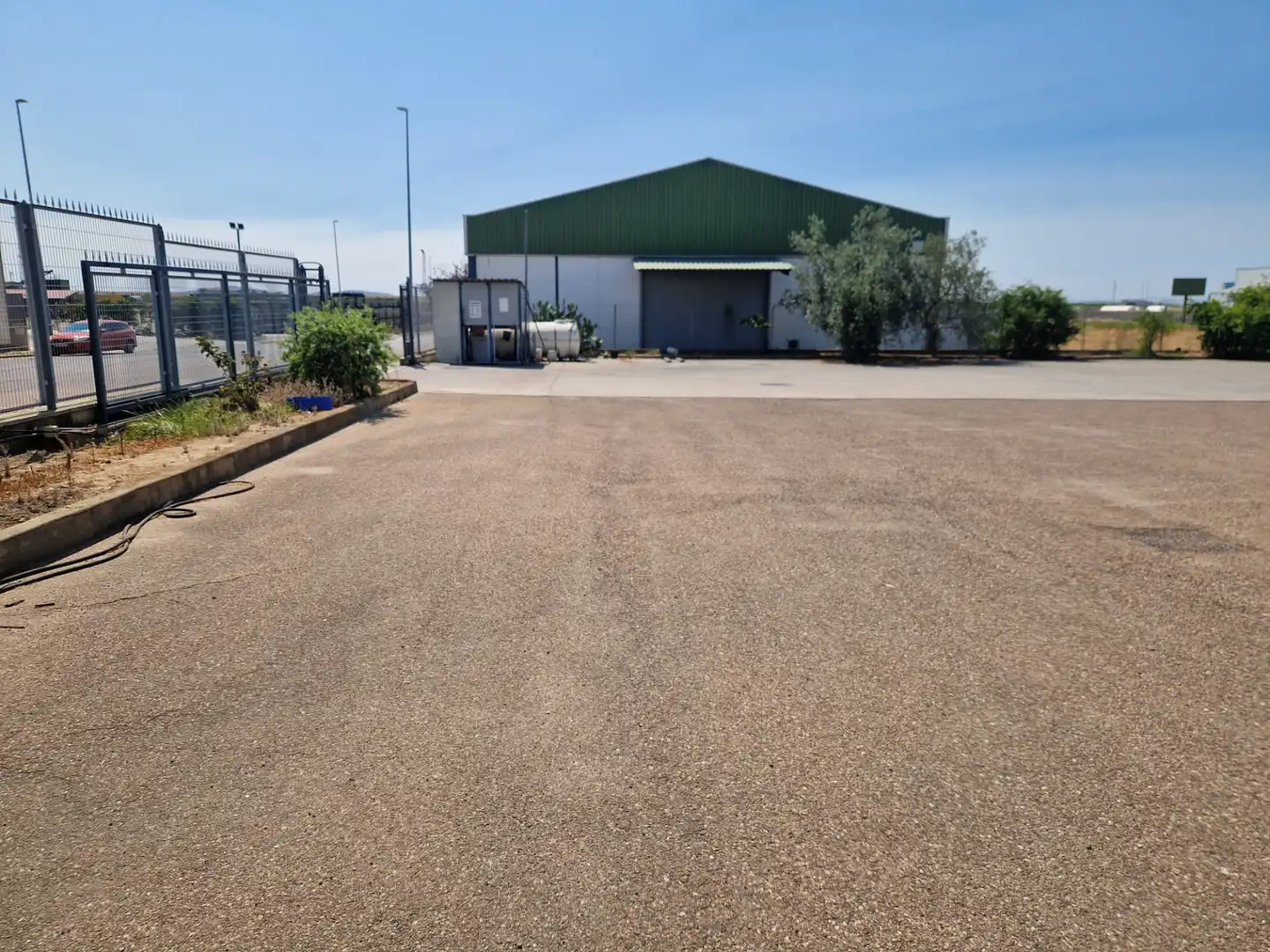 Vista exterior de Nau industrial en venda en Miajadas amb Calefacció