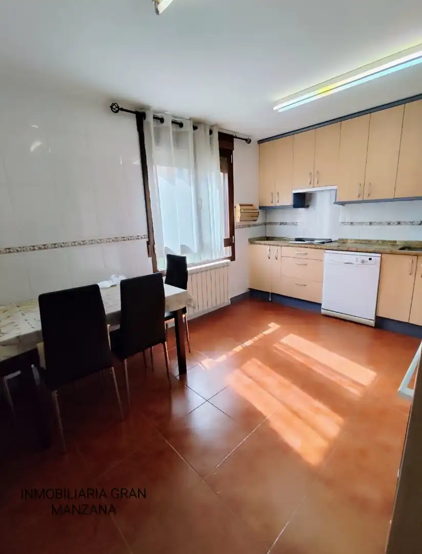 Cocina de Casa adosada en venta en Las Quintanillas con Calefacción, Jardín privado y Parquet