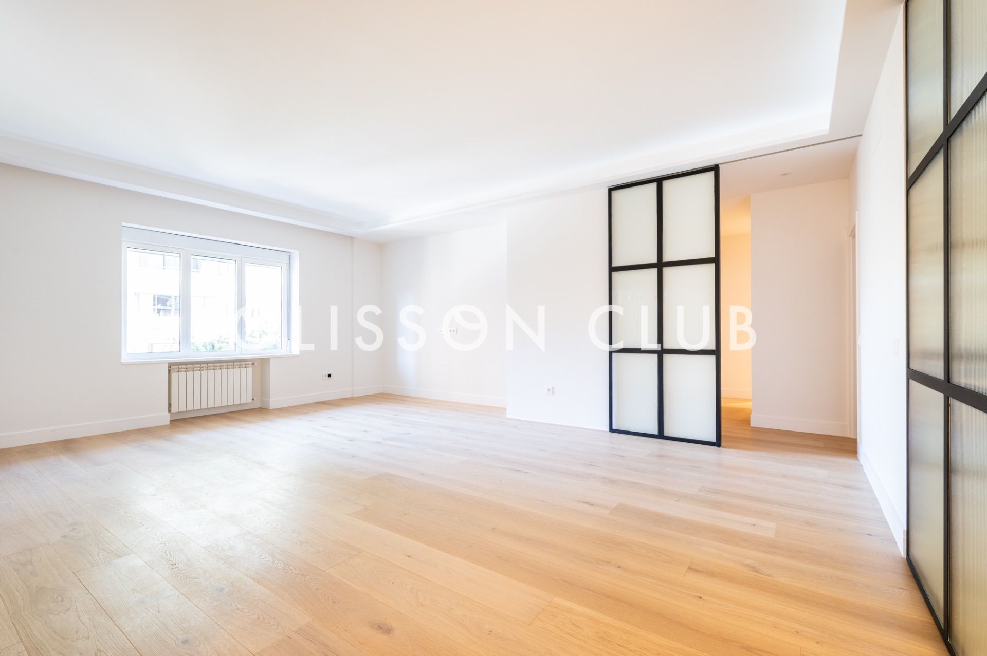 Living room of Flat for sale in  Madrid Capital  with Air Conditioner, Heating and Storage room