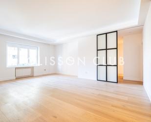 Living room of Flat for sale in  Madrid Capital  with Air Conditioner, Heating and Storage room