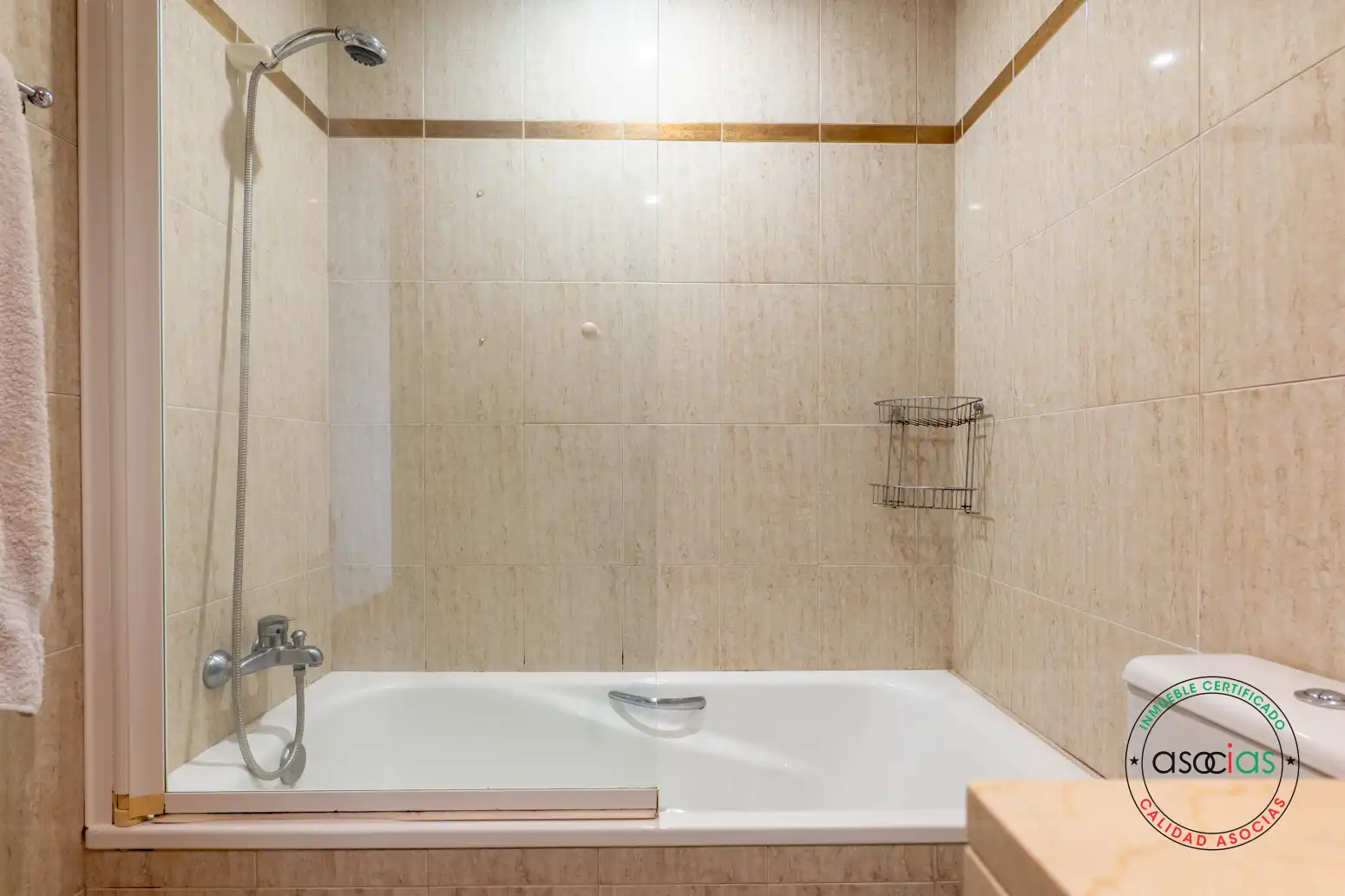 Bany de Pis en venda en Gijón  amb Calefacció, Parquet i Traster