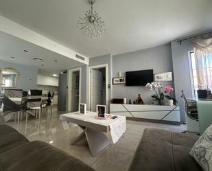 Sala d'estar de Casa adosada en venda en Mijas amb Aire condicionat, Terrassa i Balcó
