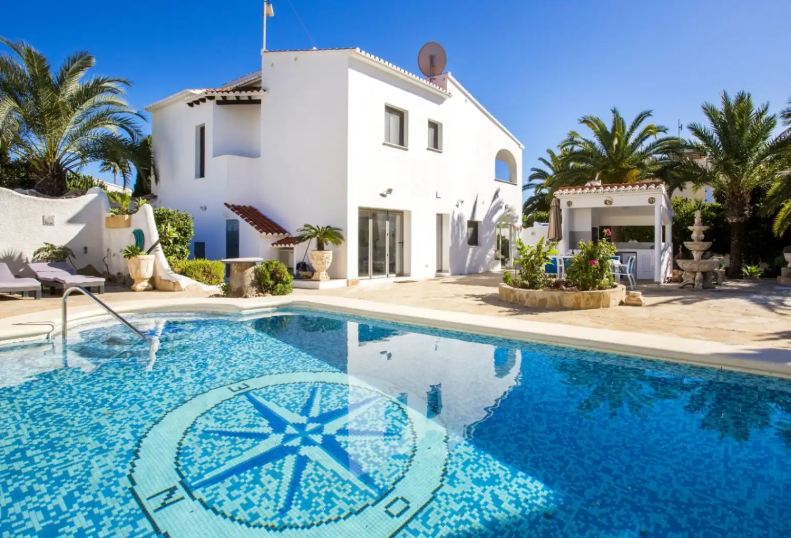 Schwimmbecken von Haus oder Chalet zum Verkauf in Calpe / Calp mit Klimaanlage, Terrasse und Abstellraum