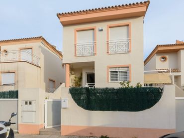 Villa avec balcon à vendre à Calle ESTATUT VALENCIÀ