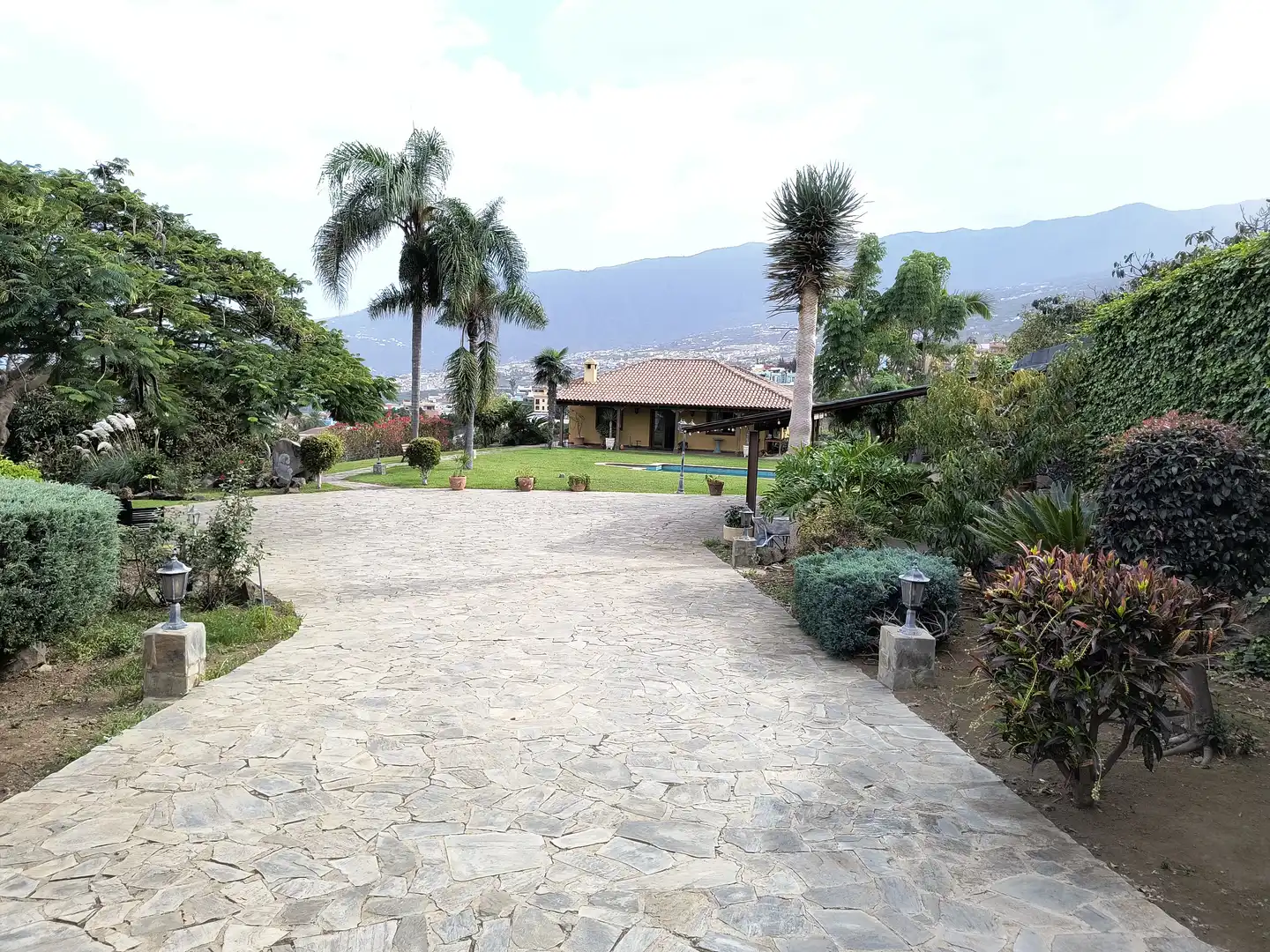 Vista exterior de Casa o chalet en venta en La Orotava con Jardín privado, Parquet y Terraza