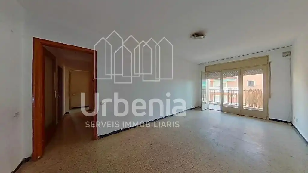 Piso en venta en C/ Garrotxa, Cerdanyola Nord