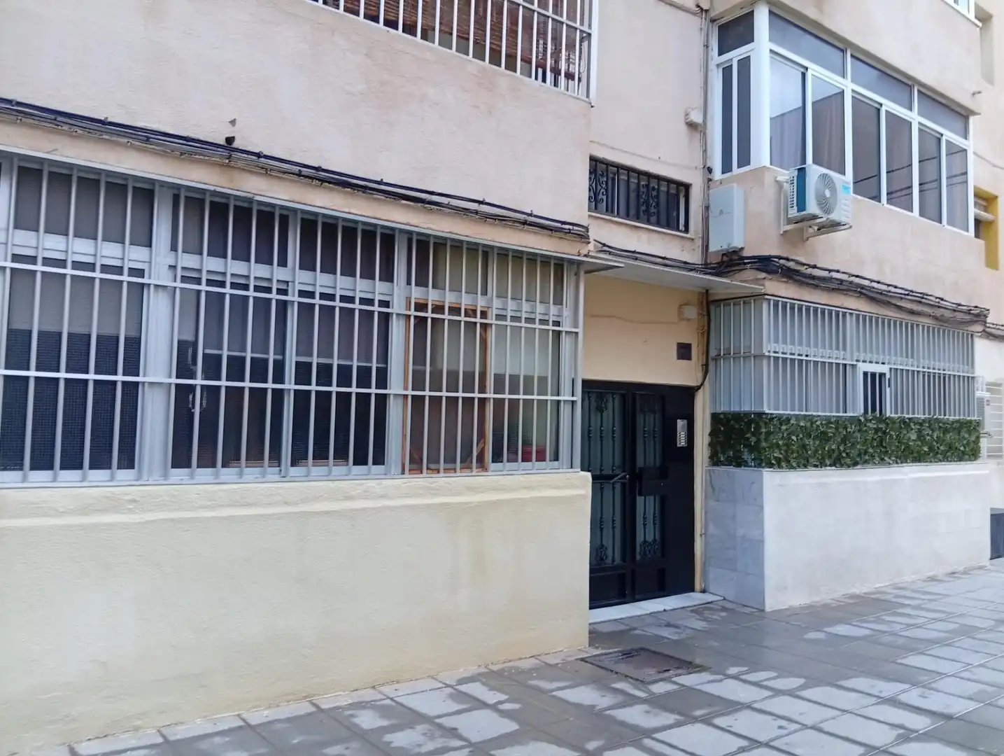 Außenansicht von Wohnung zum Verkauf in Almería mit Terrasse und Balkon
