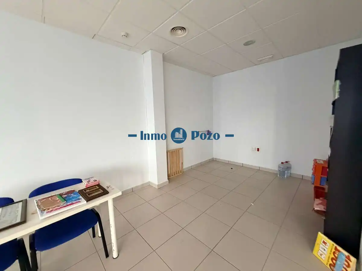 Büro zum Verkauf in Almendralejo