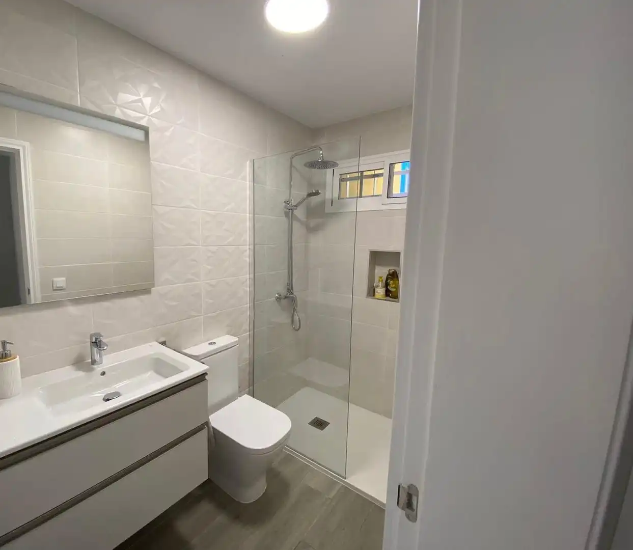 Baño de Apartamento de alquiler en San Bartolomé de Tirajana con Jardín privado, Terraza y Trastero