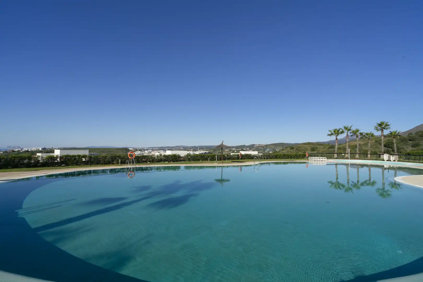 Piscina de Àtic de lloguer en Estepona amb Aire condicionat, Calefacció i Terrassa