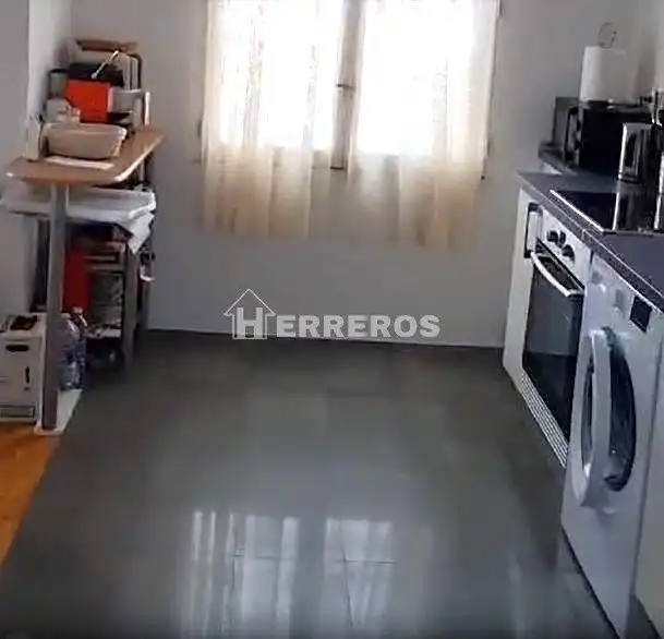Cuina de Apartament en venda en Albelda de Iregua amb Calefacció, Parquet i Traster
