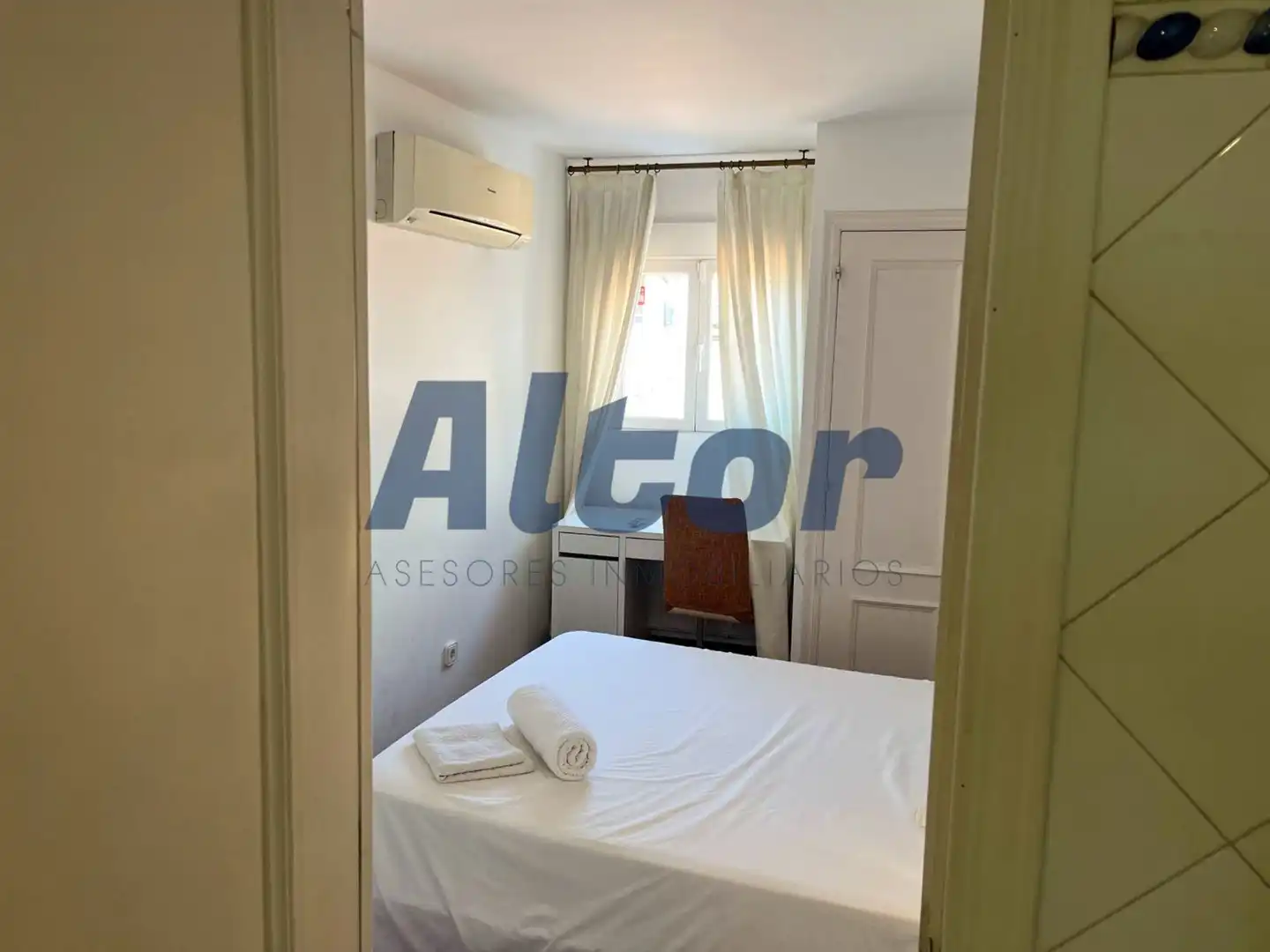 Dormitori de Dúplex de lloguer en Madrid amb Aire condicionat, Calefacció i Moblat