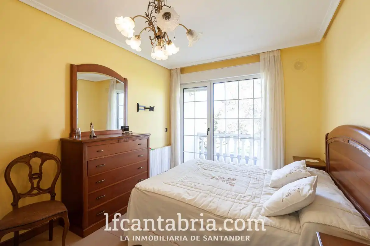 Habitación de Casa o chalet en venta en Santa Cruz de Bezana con Calefacción, Jardín privado y Trastero