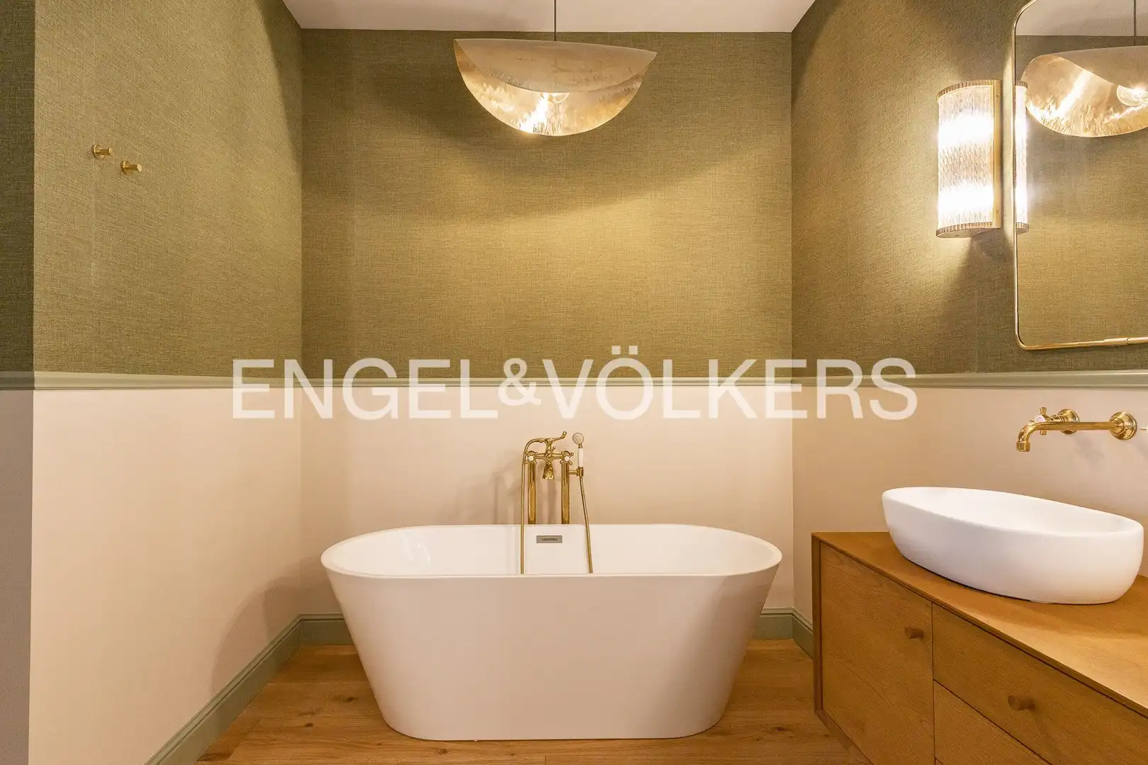 Badezimmer von Wohnung zum Verkauf in Barcelona mit Klimaanlage, Heizung und Parkett