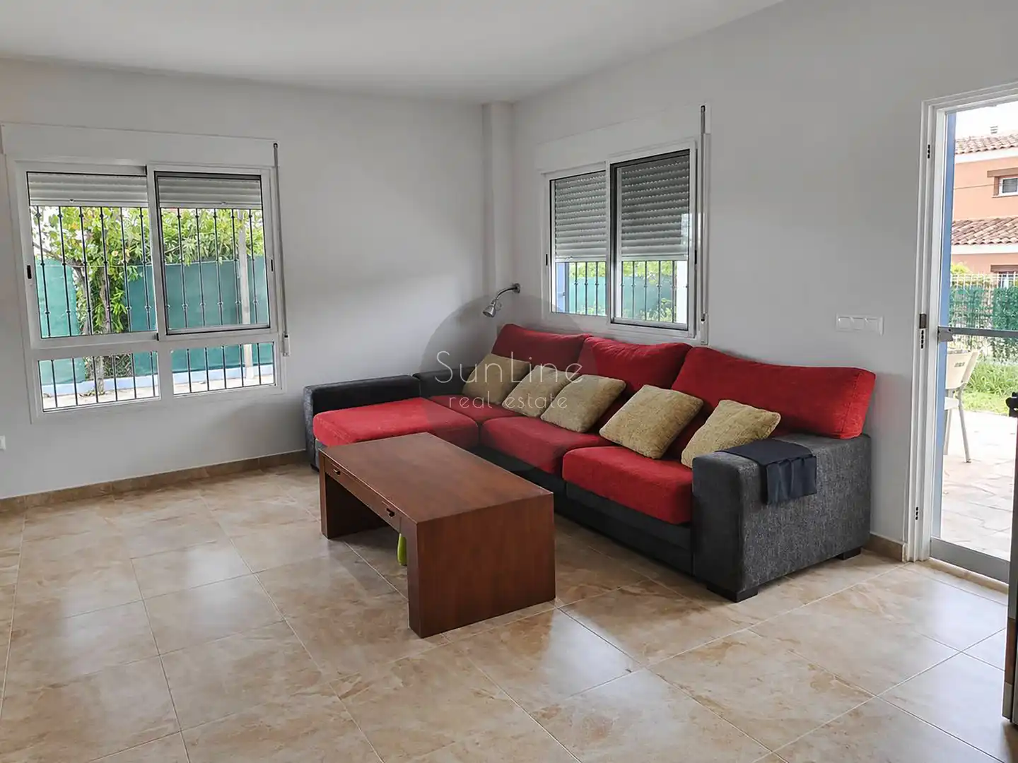 Sala d'estar de Casa o xalet de lloguer en Picassent amb Aire condicionat, Jardí privat i Terrassa