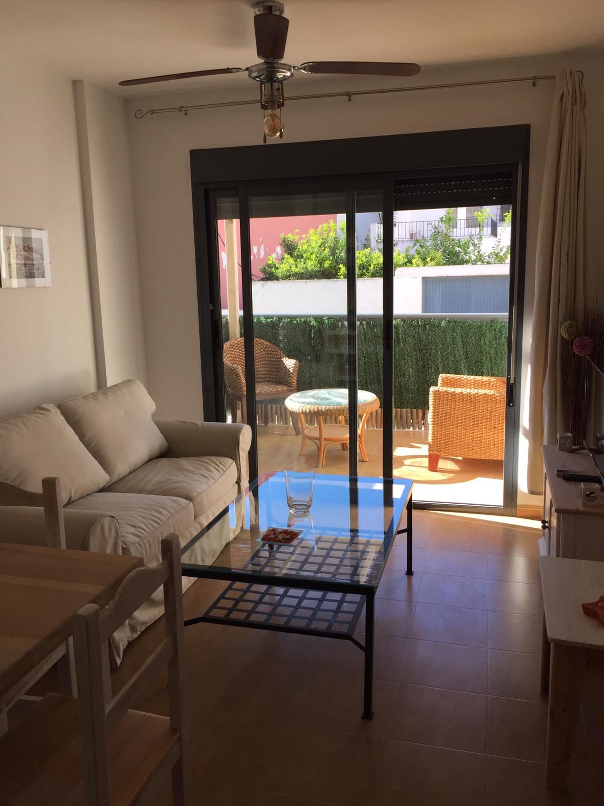 Sala d'estar de Pis de lloguer en Roquetas de Mar amb Aire condicionat, Calefacció i Terrassa