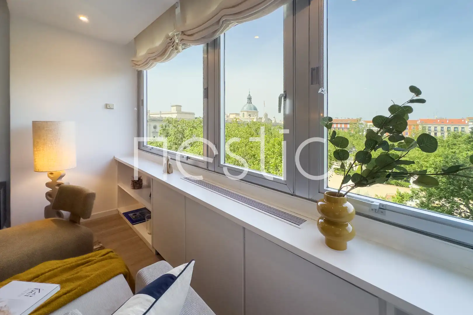 Habitación de Apartamento de alquiler en Madrid con Aire acondicionado, Calefacción y Amueblado