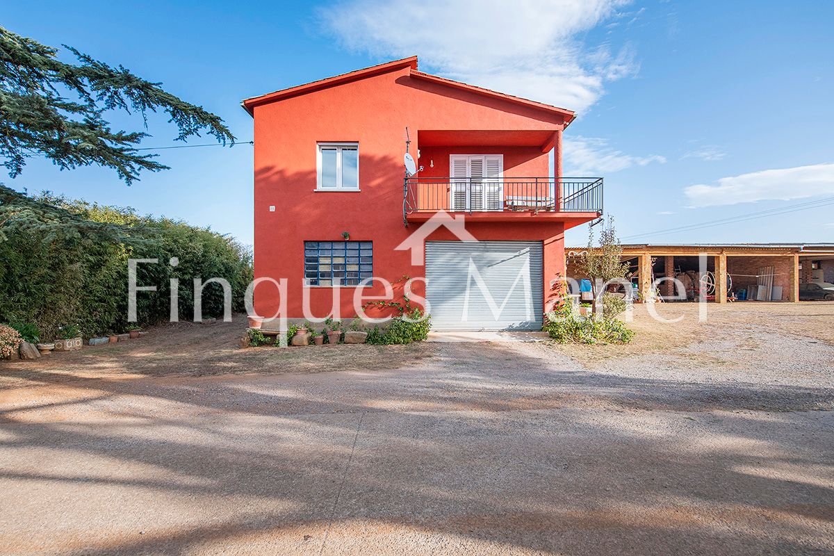Vista exterior de Casa o xalet en venda en Fontcoberta amb Aire condicionat, Calefacció i Jardí privat