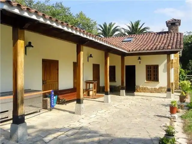 Vista exterior de Casa o xalet en venda en Gijón  amb Terrassa, Traster i Piscina