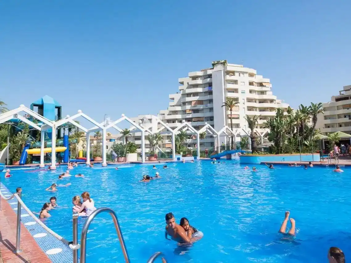 Schwimmbecken von Wohnung zum Verkauf in Benalmádena mit Klimaanlage, Terrasse und Möbliert
