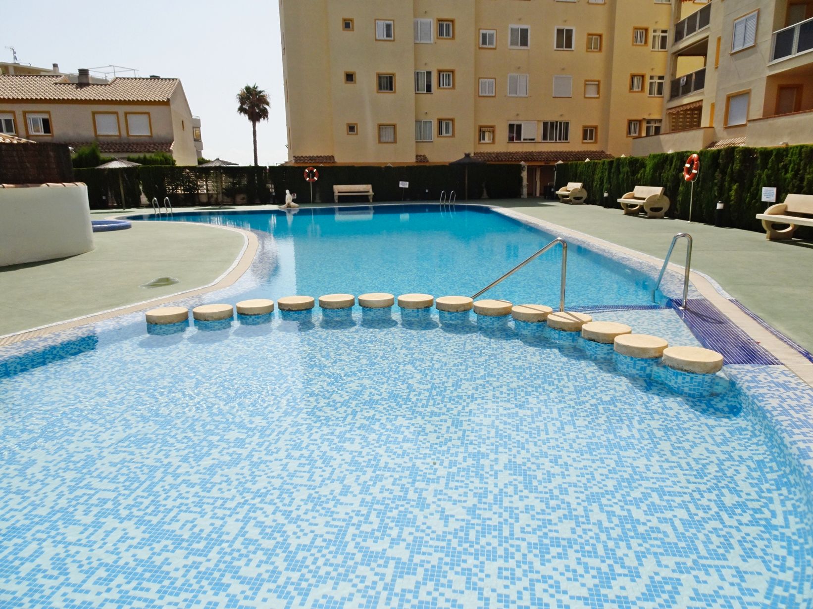 Piscina de Apartament de lloguer en Oliva amb Aire condicionat, Calefacció i Terrassa