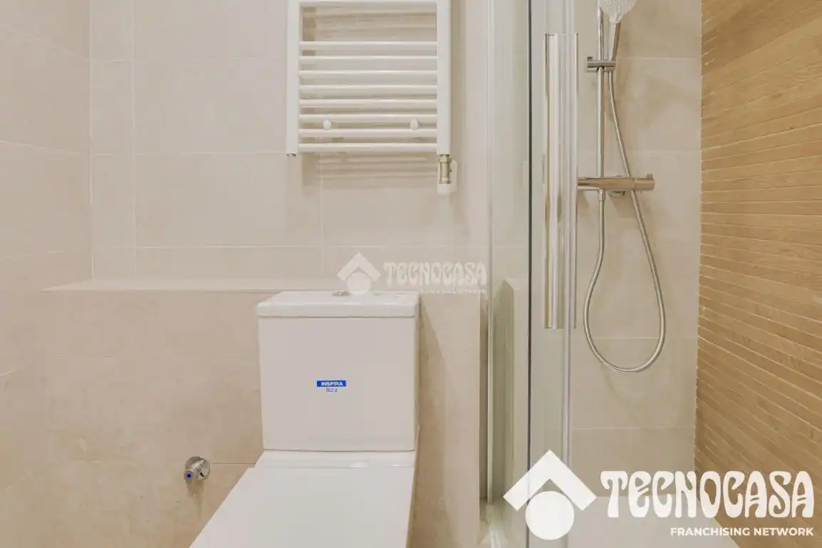 Bany de Pis en venda en Barcelona amb Aire condicionat i Parquet