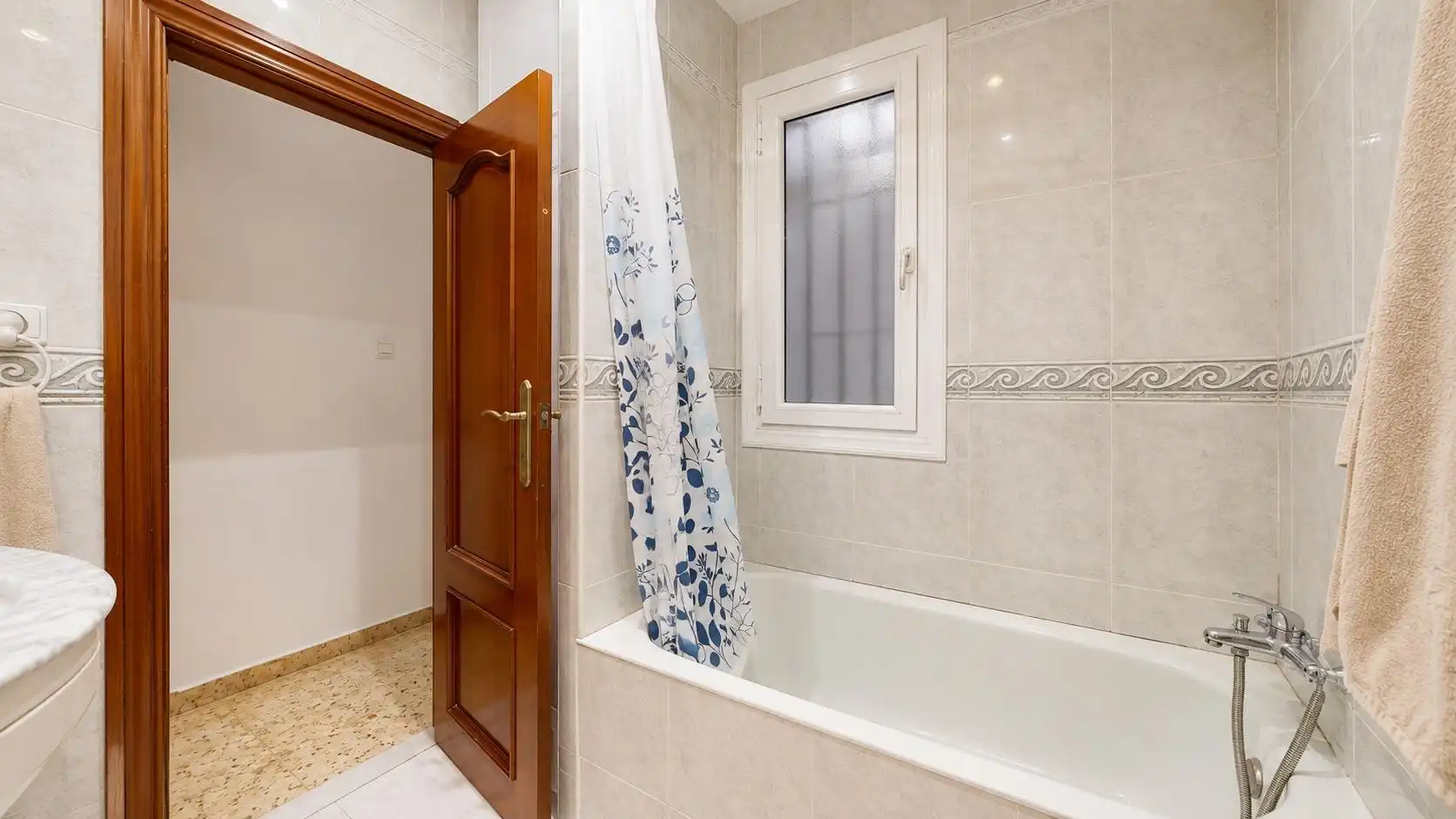 Bany de Pis en venda en Almería amb Moblat