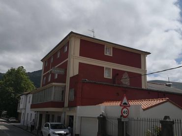 Gemischtgenutztes Gebäude zum Verkauf in Corvera de Toranzo