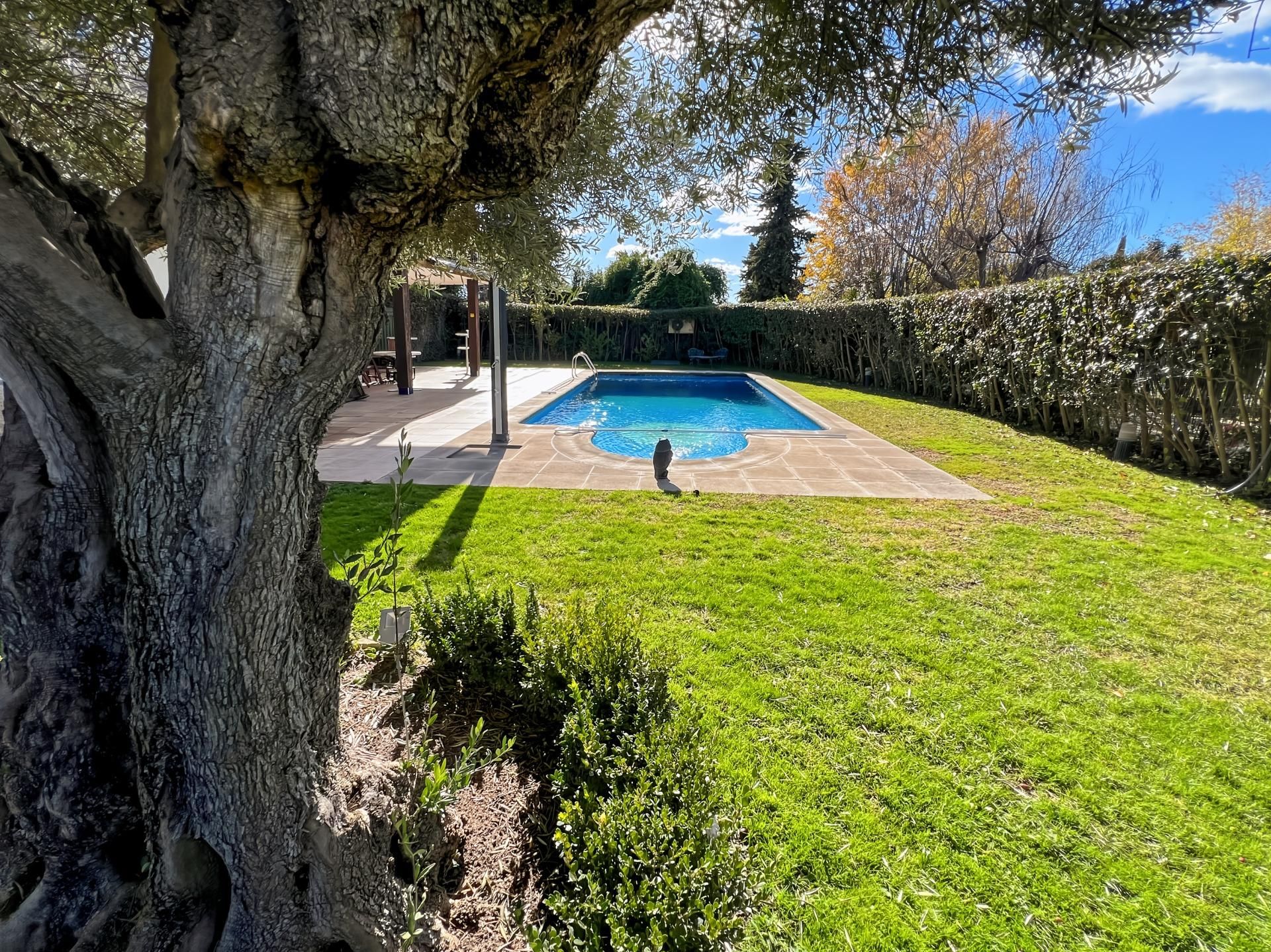 Piscina de Casa o xalet en venda en Majadahonda amb Aire condicionat, Jardí privat i Terrassa