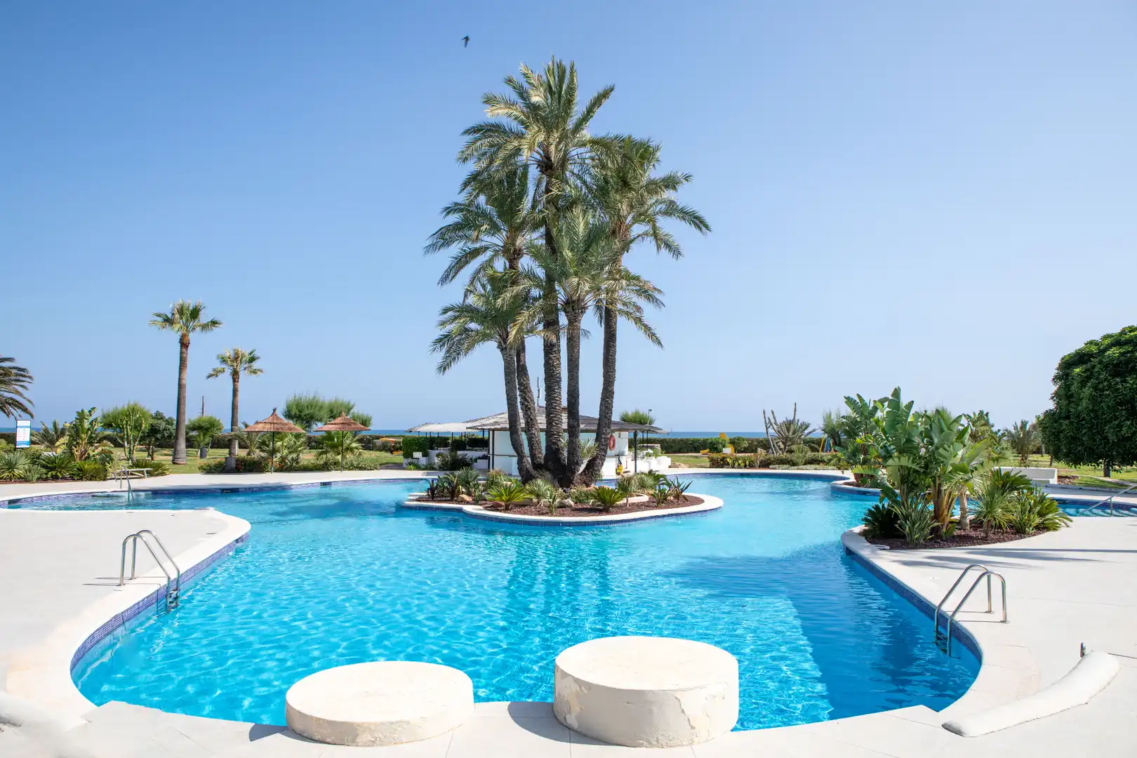 Swimming pool of Flat for rent in Dénia  with Air Conditioner, Heating and Terrace