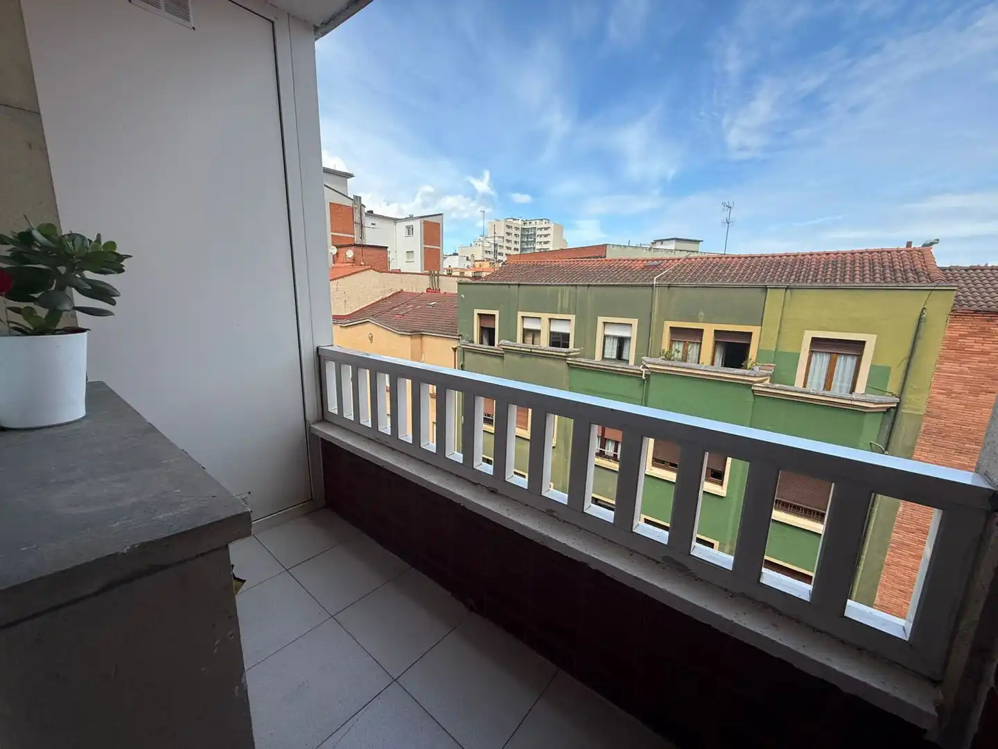 Terrassa de Pis en venda en Gijón  amb Calefacció, Traster i Balcó