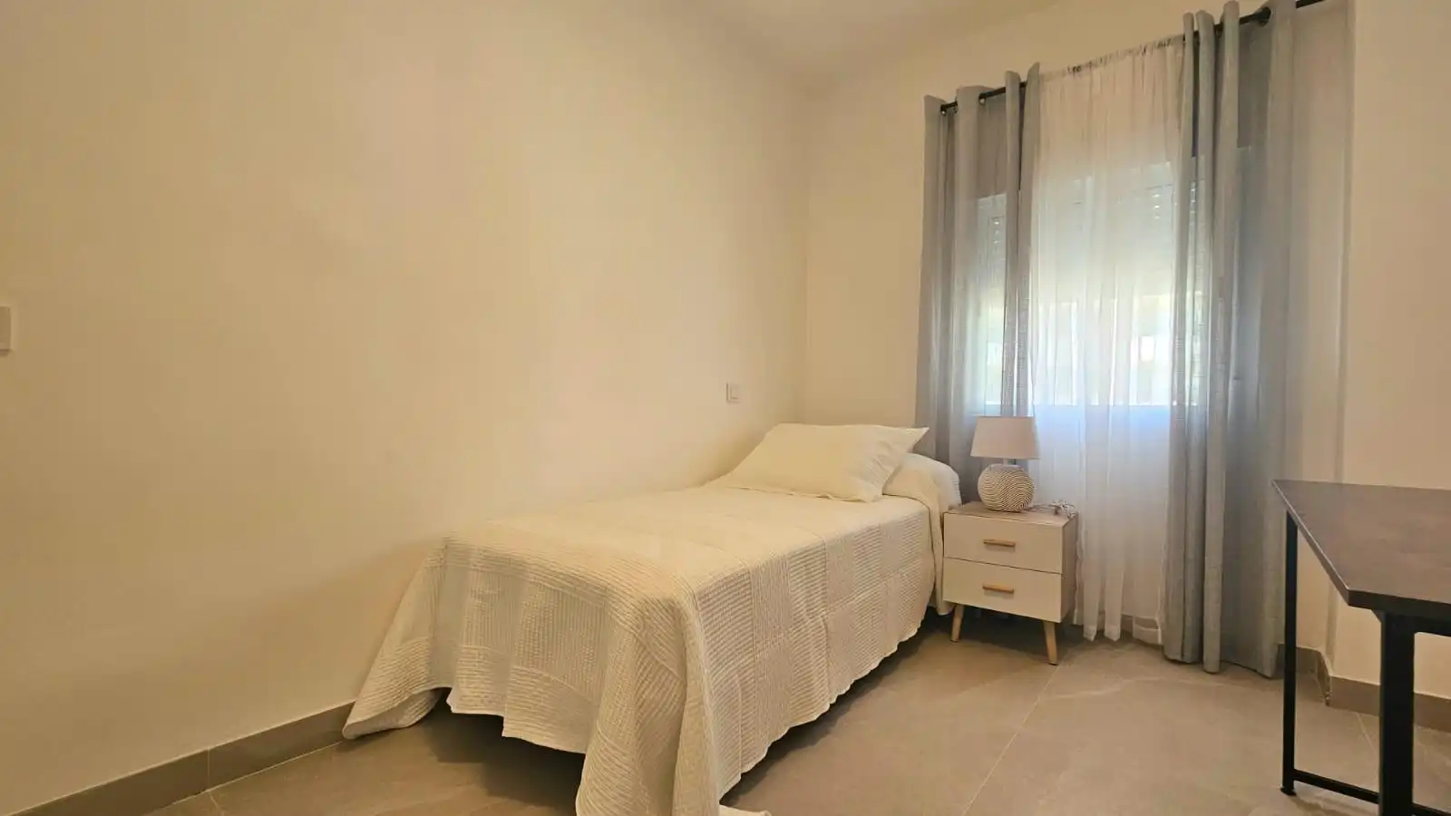 Dormitori de Pis en venda en Fuengirola amb Aire condicionat, Calefacció i Terrassa